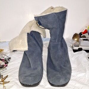 Clark's Women's Heeled Boots Blue Suede Fleece Lined Winter Fashion Size 10